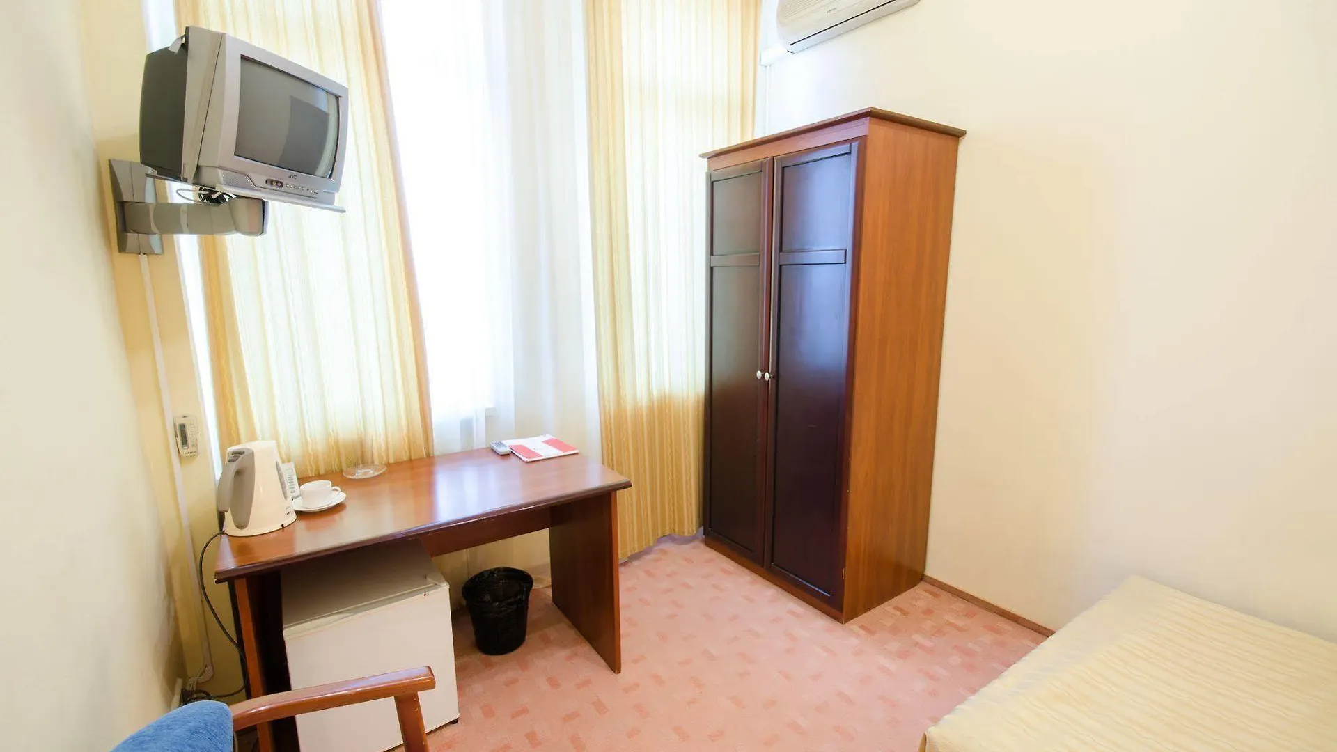 7 Days Hotel Kiev 3*,