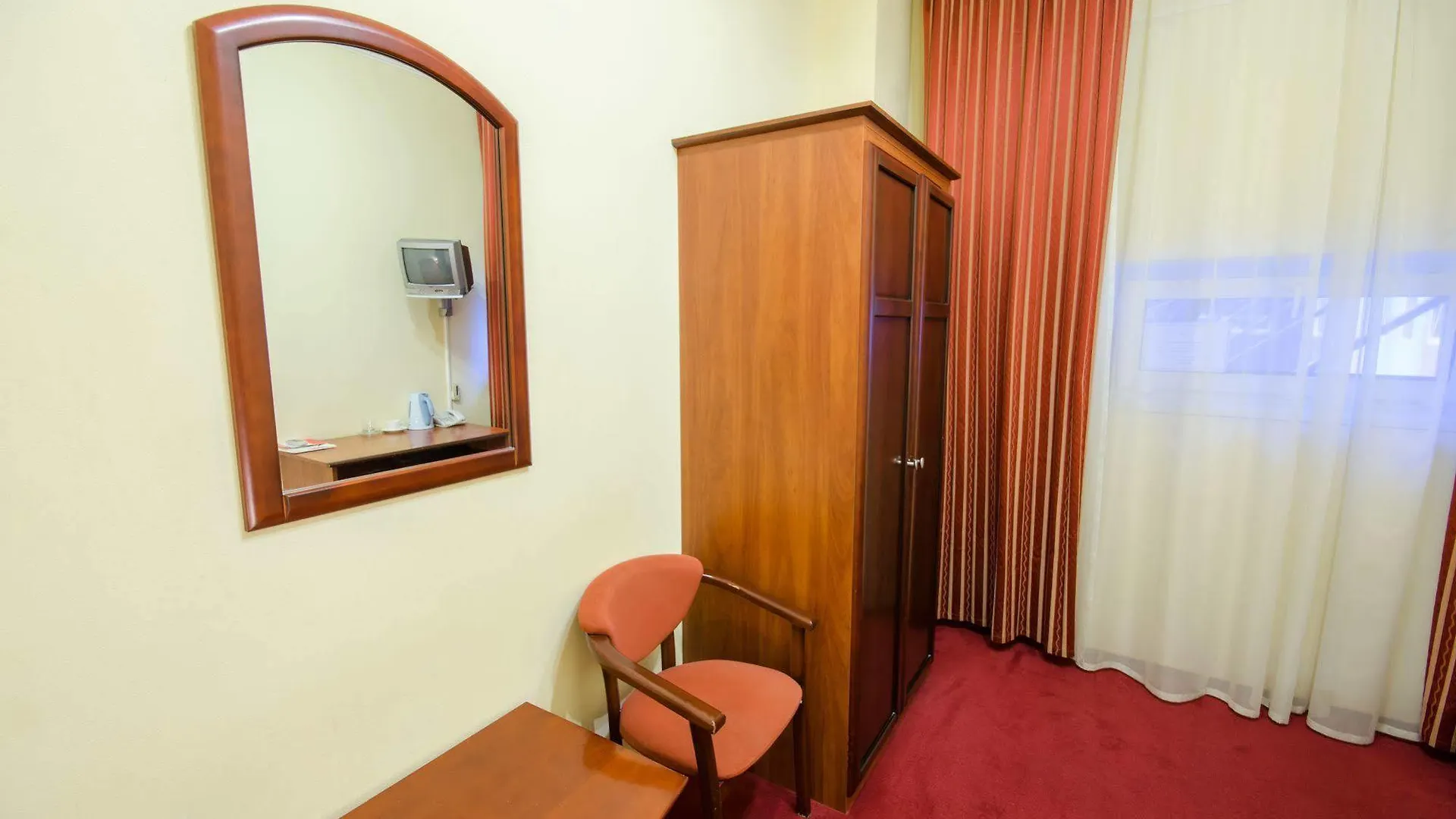 7 Days Hotel Kiev
