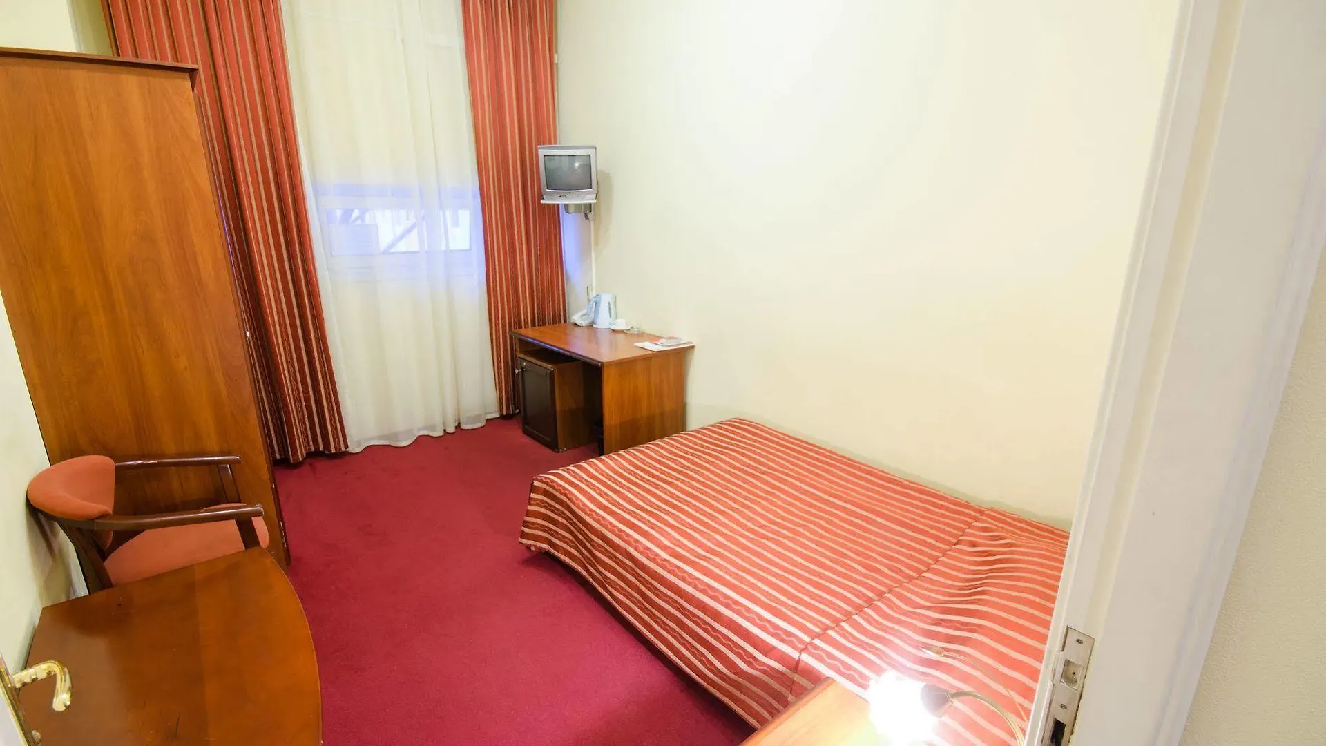 7 Days Hotel Kiev
